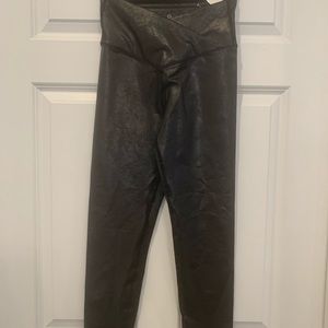 High waisted crackle leggings